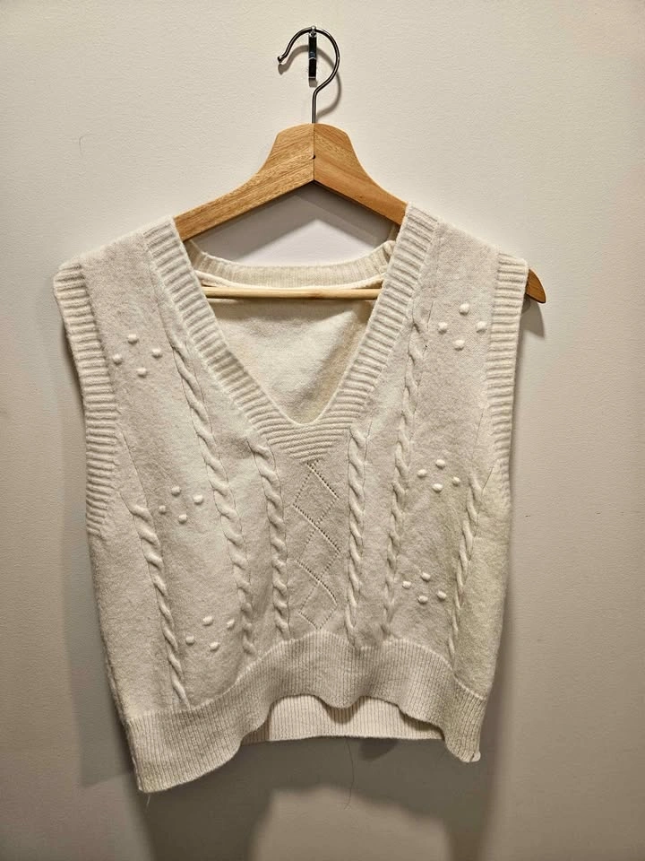 White V-neck Cable Sweater Vest (Free size) BRAND NEW