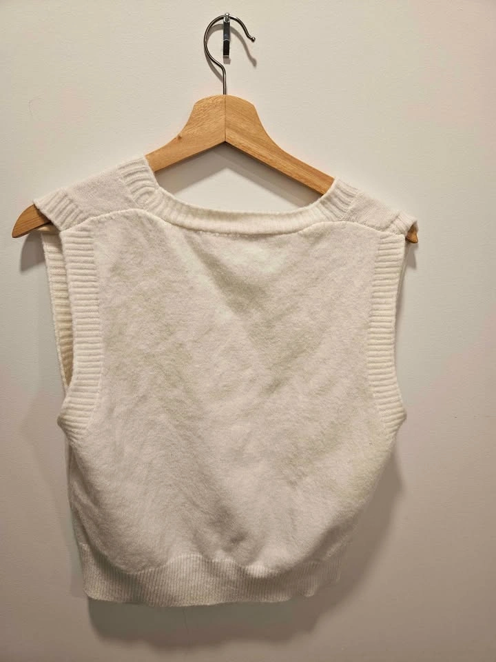 White V-neck Cable Sweater Vest (Free size) BRAND NEW - photo 2