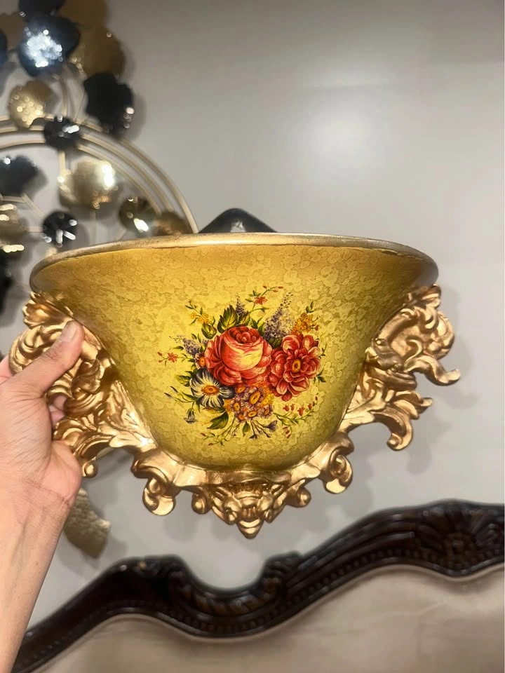 Vintage-Style Ornate Wall Pocket/Wall Vase - photo 2