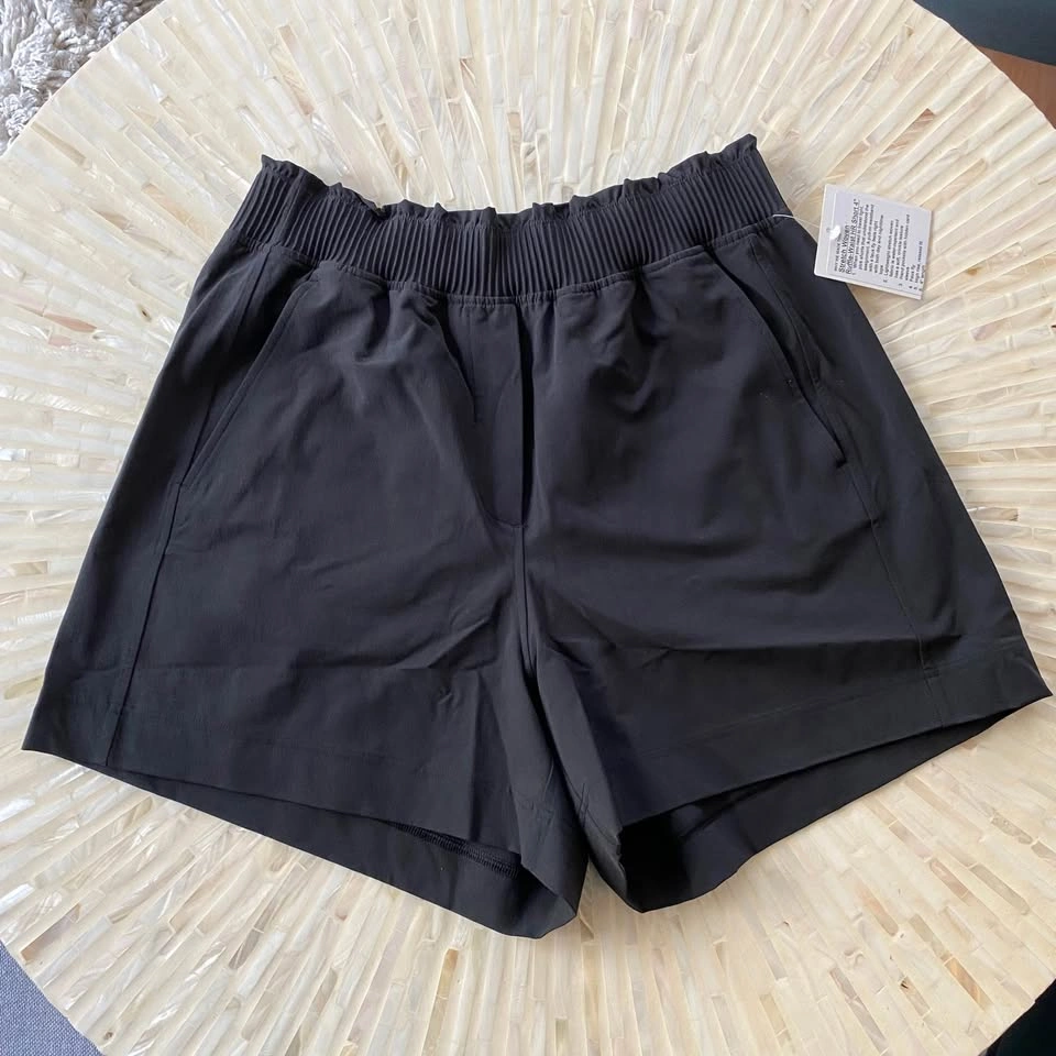 NWT Lululemon Stretch Woven Ruffle-Waist High Rise Short 4" - Si - photo 2
