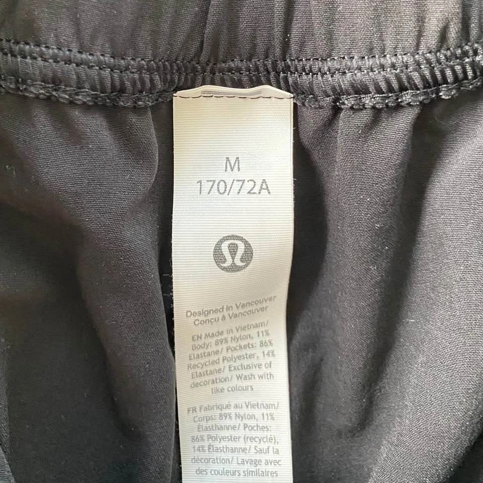 NWT Lululemon Stretch Woven Ruffle-Waist High Rise Short 4" - Si - photo 4