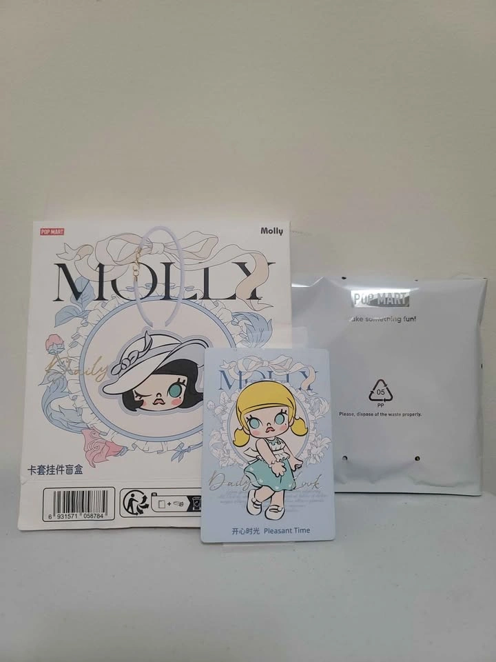 Popmart Molly Cardholder Pendant - photo 2