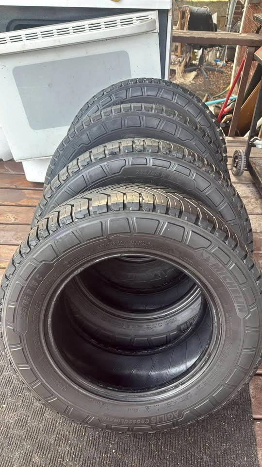 Michelin Agilis Cross Climate All Weather Tires 235/65R16C - photo 2