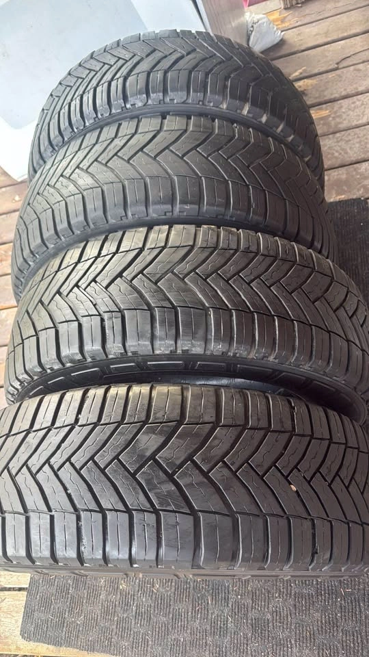 Michelin Agilis Cross Climate All Weather Tires 235/65R16C - photo 5