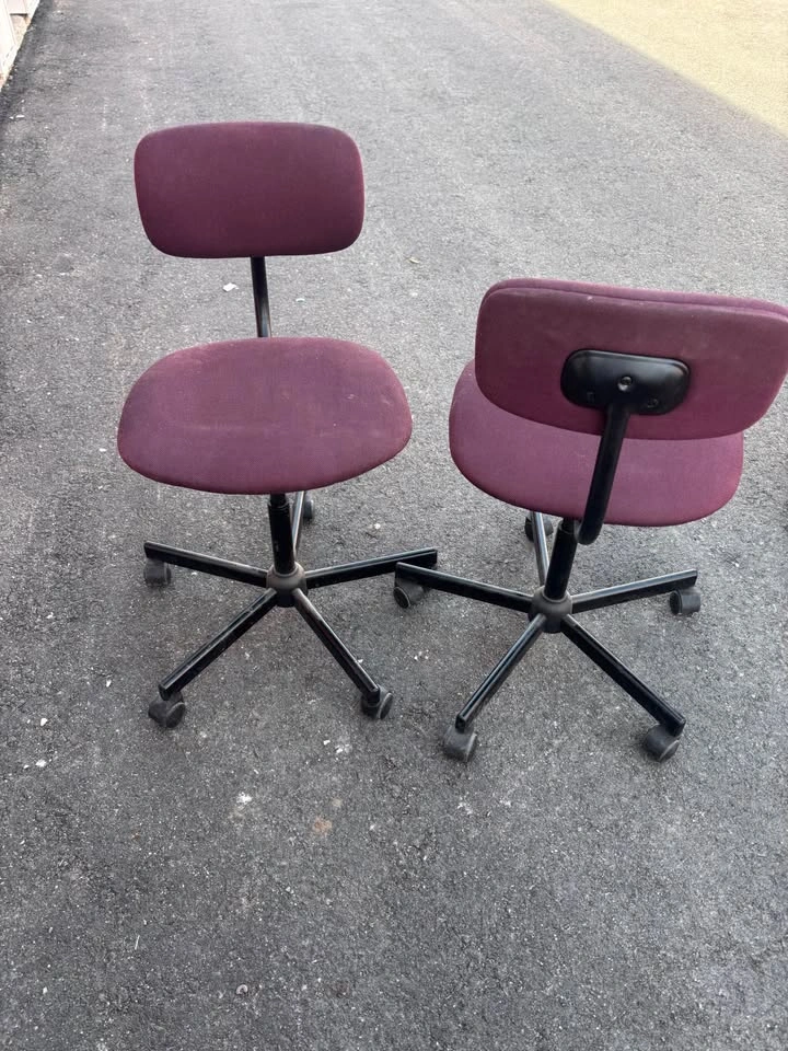 Maroon Swivel Office/ Desk Chair - photo 2
