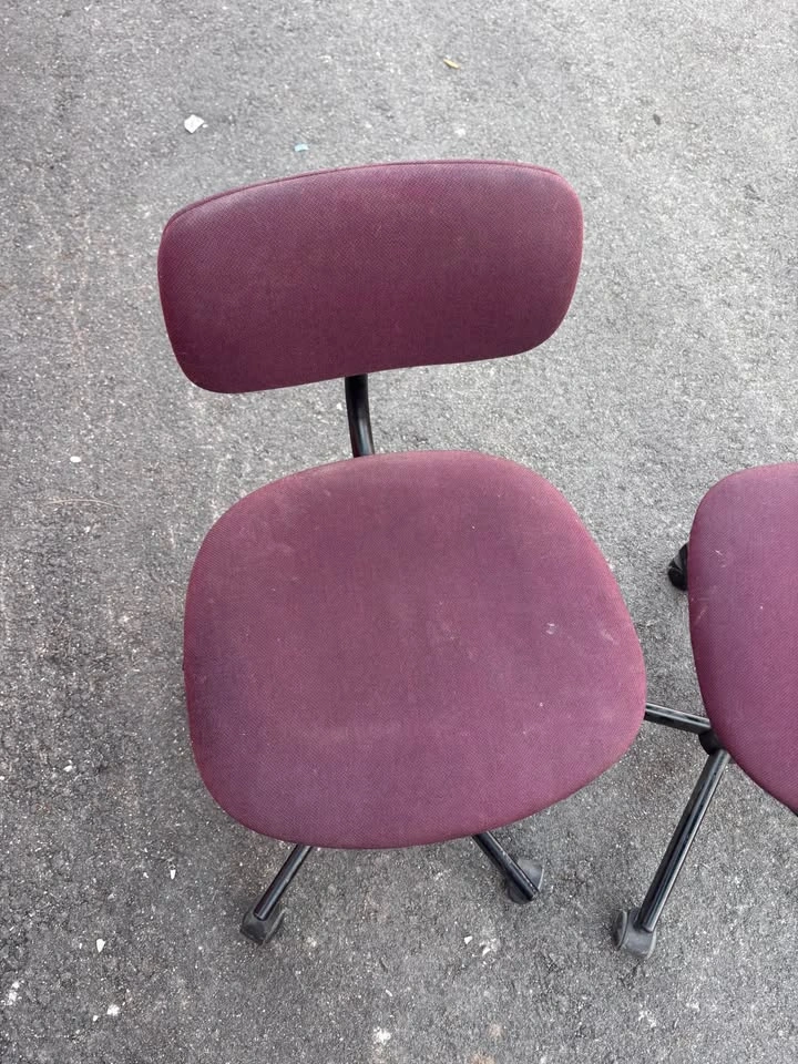 Maroon Swivel Office/ Desk Chair - photo 3