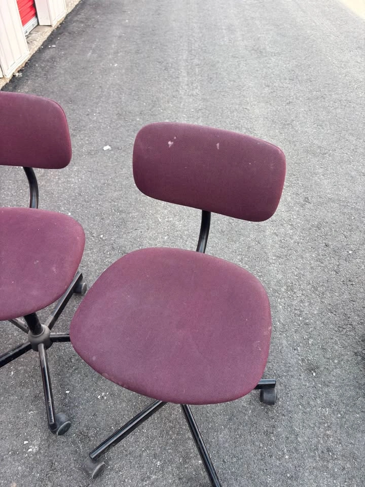 Maroon Swivel Office/ Desk Chair - photo 4