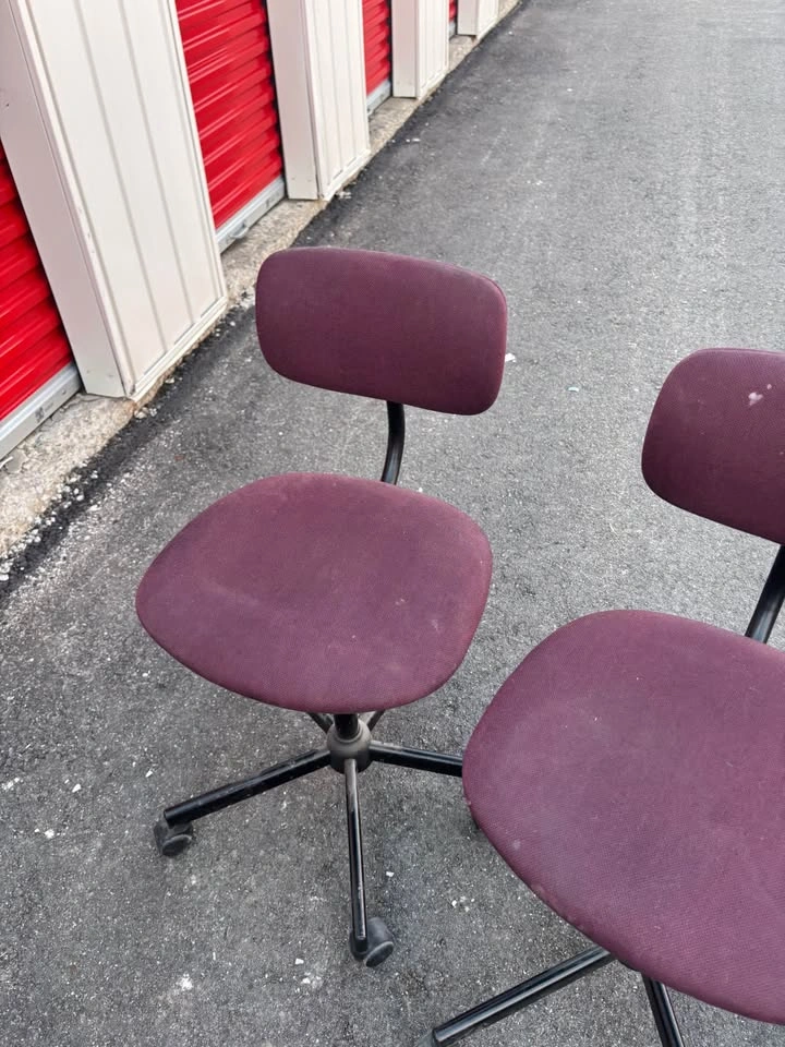 Maroon Swivel Office/ Desk Chair - photo 5