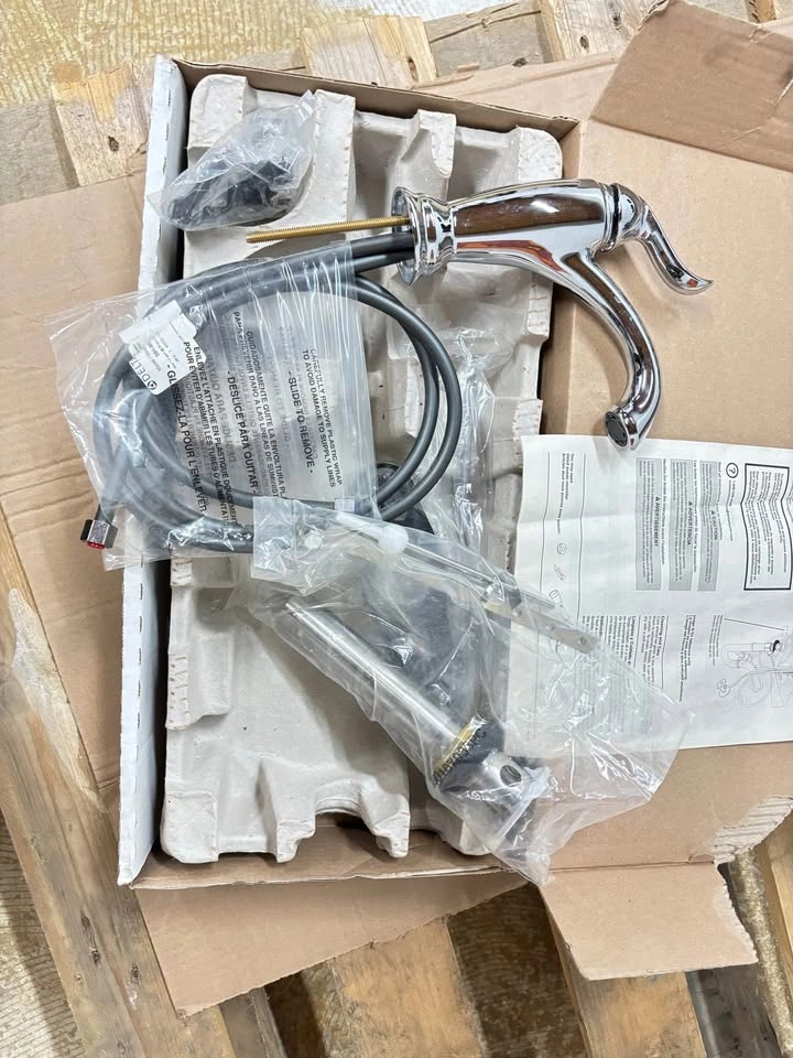 Delta Faucet - Single Handle - 8" - photo 3