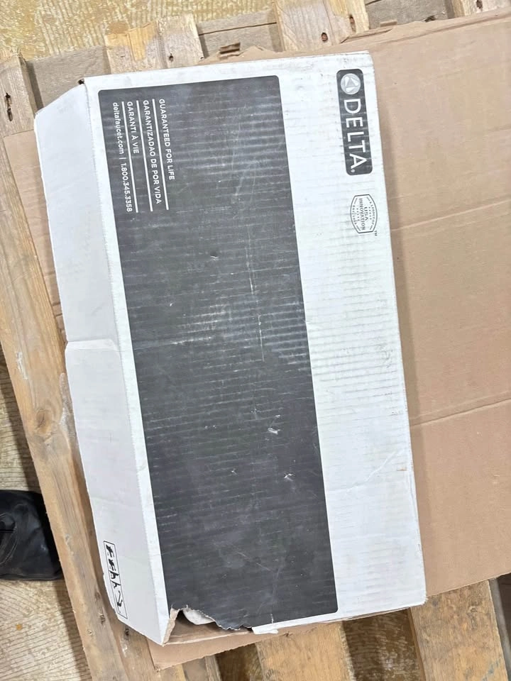 Delta Faucet - Single Handle - 8" - photo 4