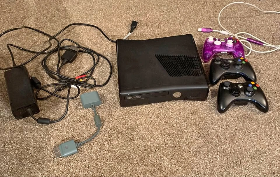 Xbox 360 Slim w/ 3 Controllers & 10 Games