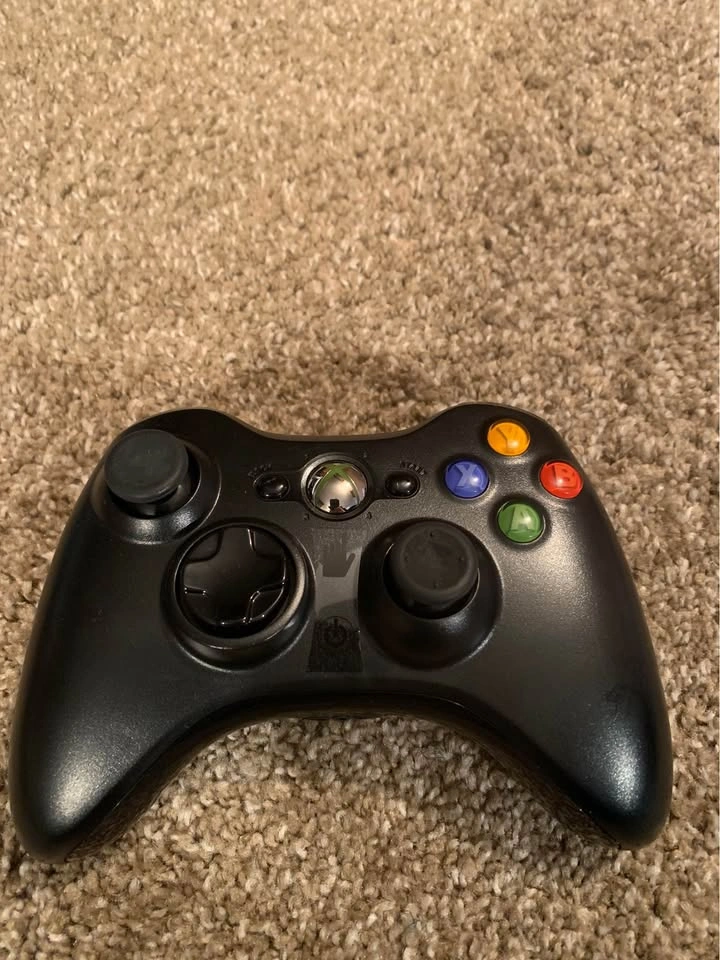 Xbox 360 Slim w/ 3 Controllers & 10 Games - photo 2