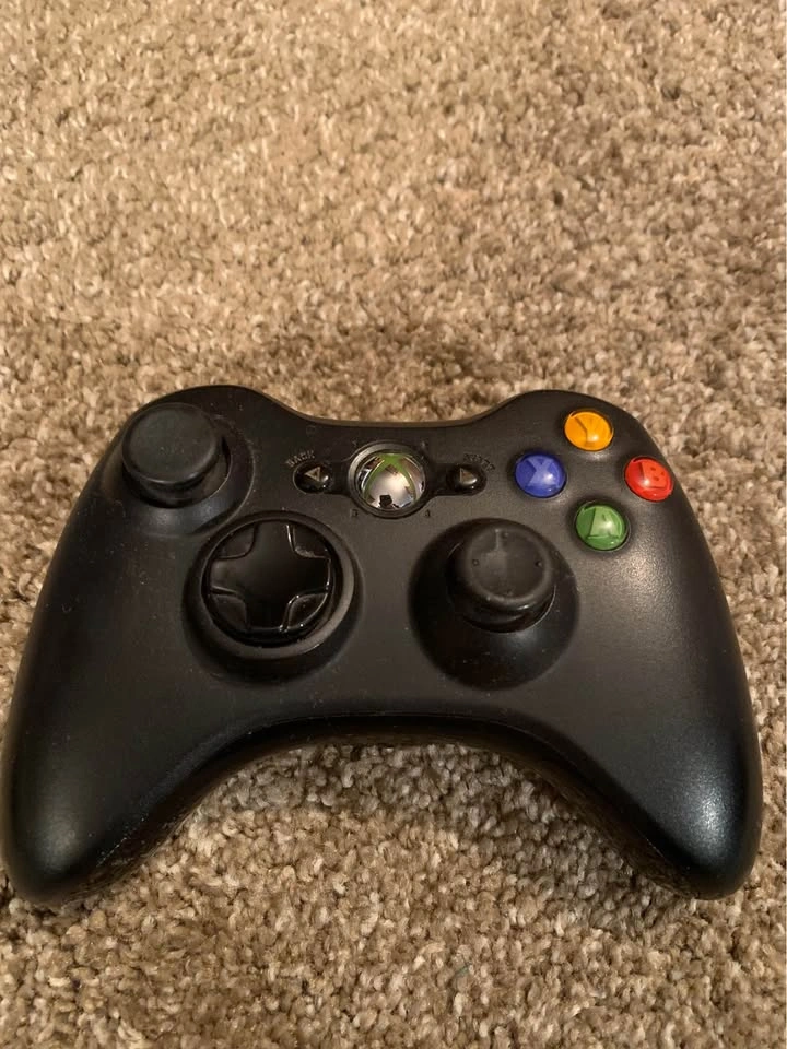 Xbox 360 Slim w/ 3 Controllers & 10 Games - photo 3