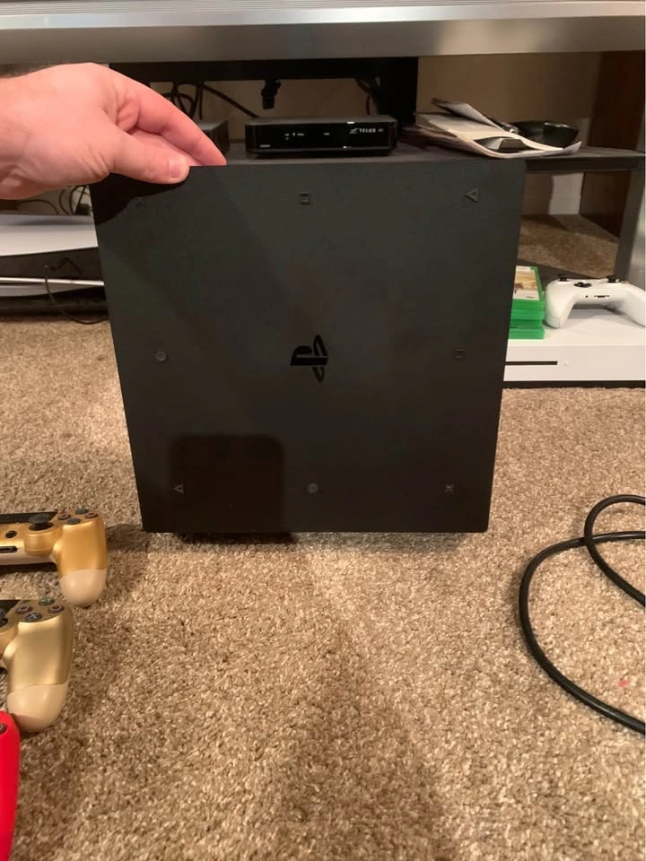 PlayStation 4 Pro 1TB w/ 3 Controllers - photo 2