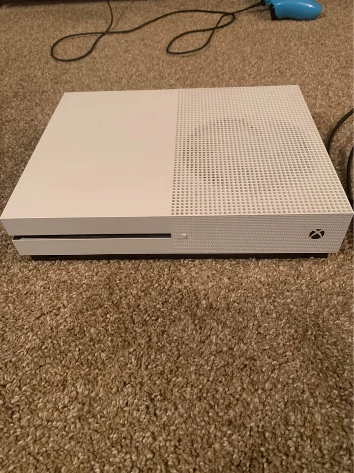 Xbox One S 500gb w/ Controller and Games - photo 2