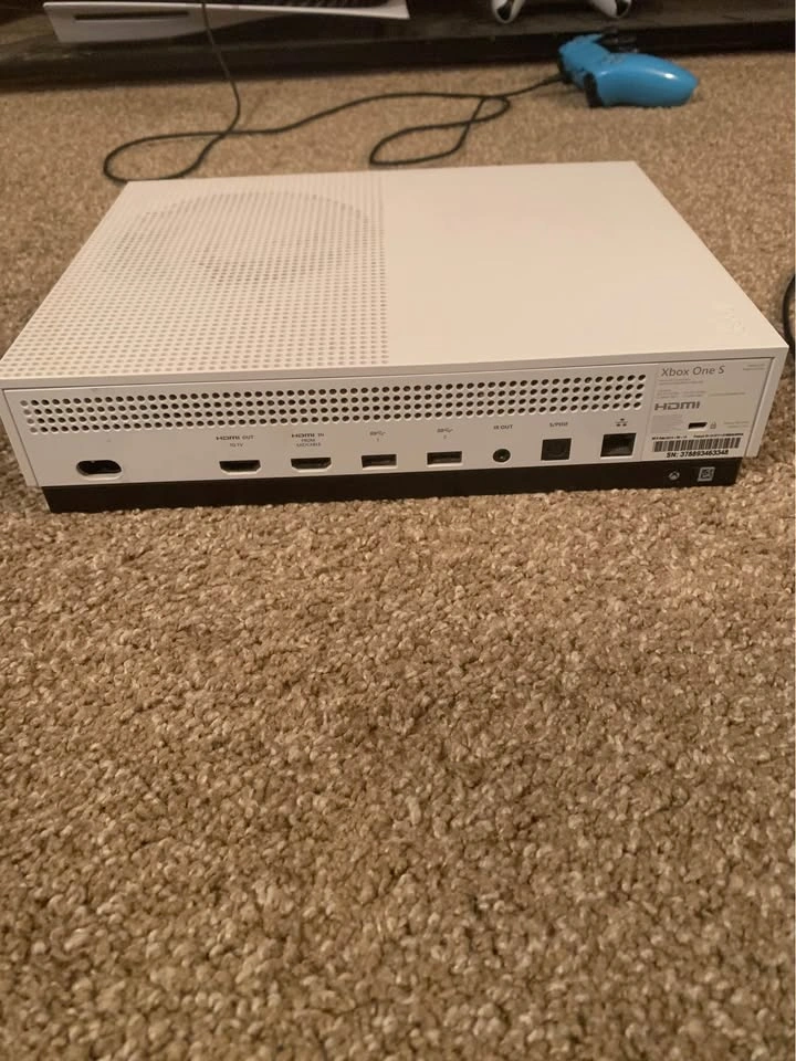 Xbox One S 500gb w/ Controller and Games - photo 3