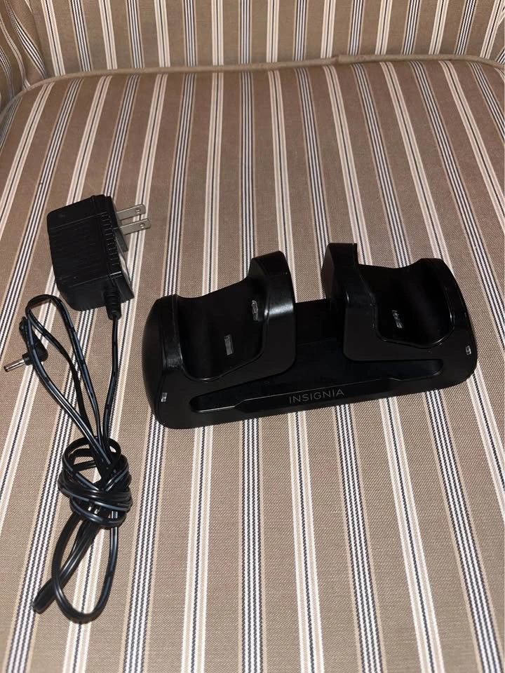 PlayStation 4 Insignia Charger Station - photo 4