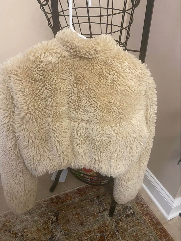 Bebe Cream Fuzzy Jacket Sz. M-L - photo 2