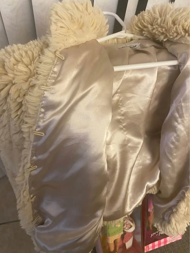 Bebe Cream Fuzzy Jacket Sz. M-L - photo 4