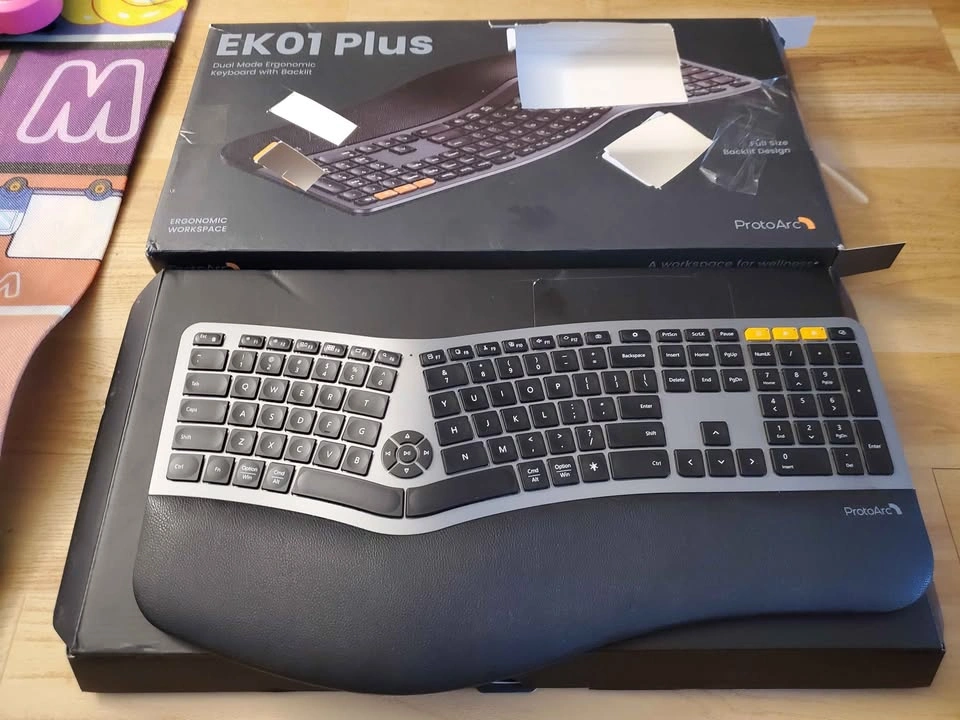 ProtoArc Backlit Wireless Ergonomic Keyboard EK01 Plus - photo 2