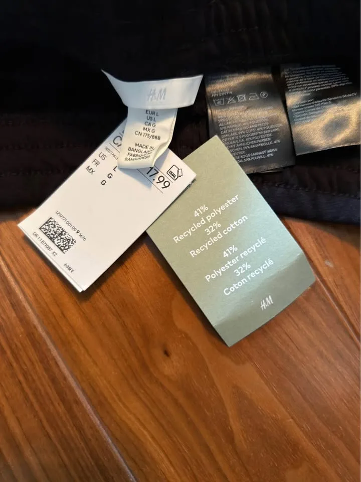 NEW Women’s Sweat Shorts image indicator(3)