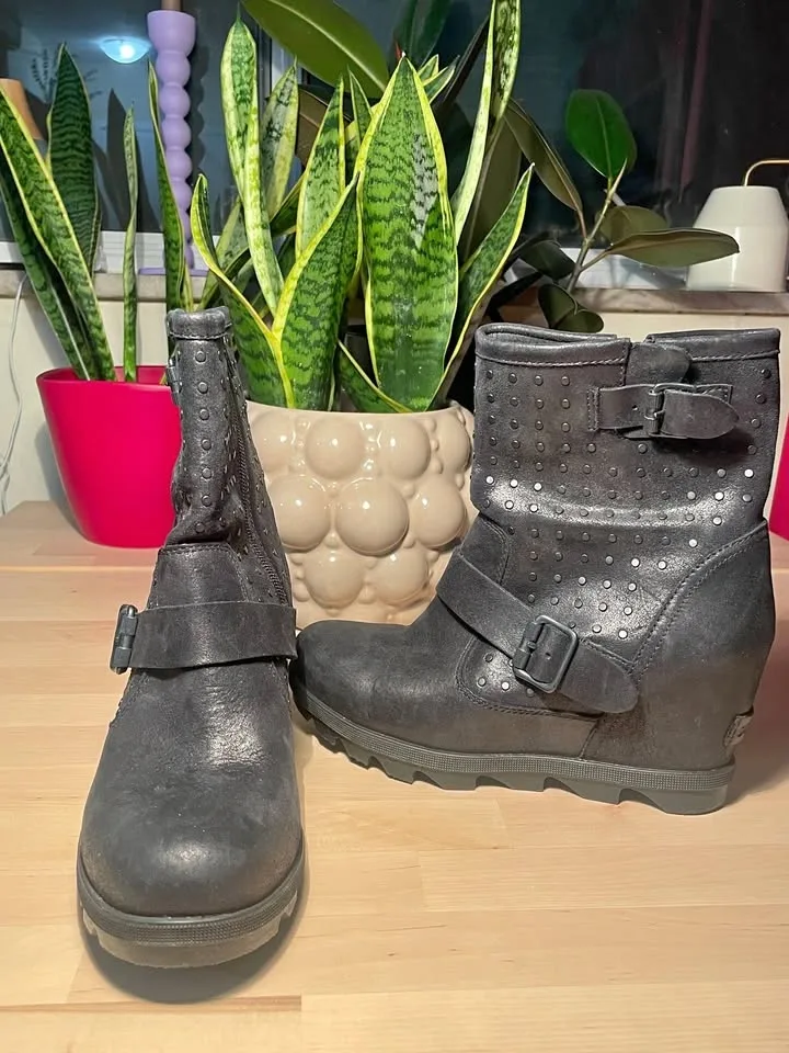 Sorel Joan of Arctic Wedge II Boot Stud Black Leather US 7.5