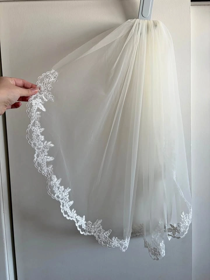 Elbow Length Bridal Veil with Lace - Ivory