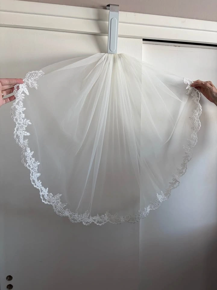 Elbow Length Bridal Veil with Lace - Ivory - photo 2