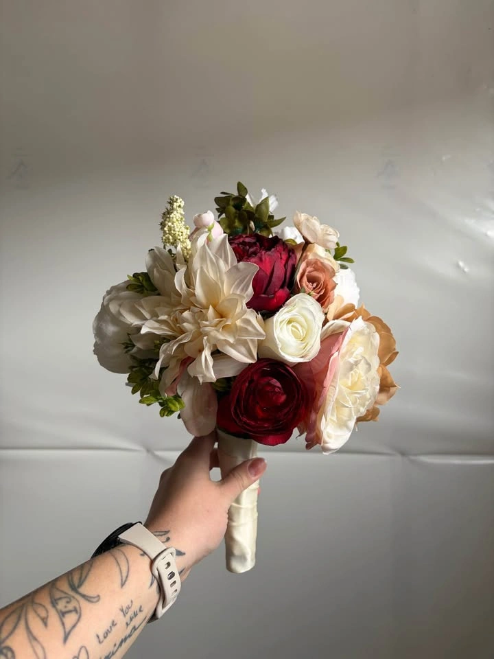 3 Bridesmaid Bouquets - photo 3
