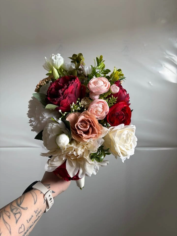 3 Bridesmaid Bouquets - photo 4