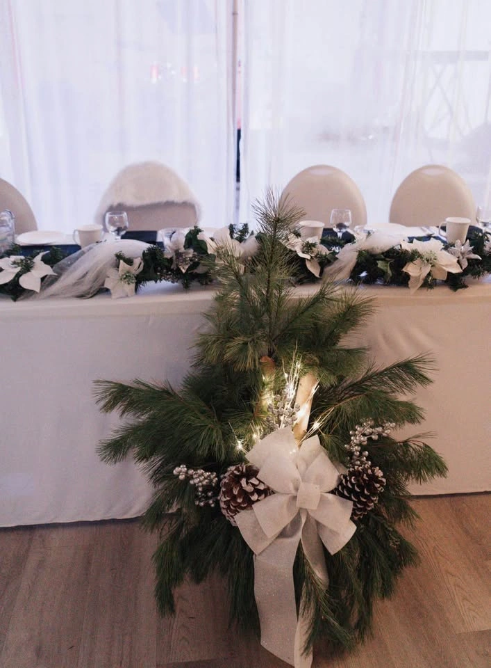 7ft Pre-lit White Poinsettia & Tule Garland - photo 3