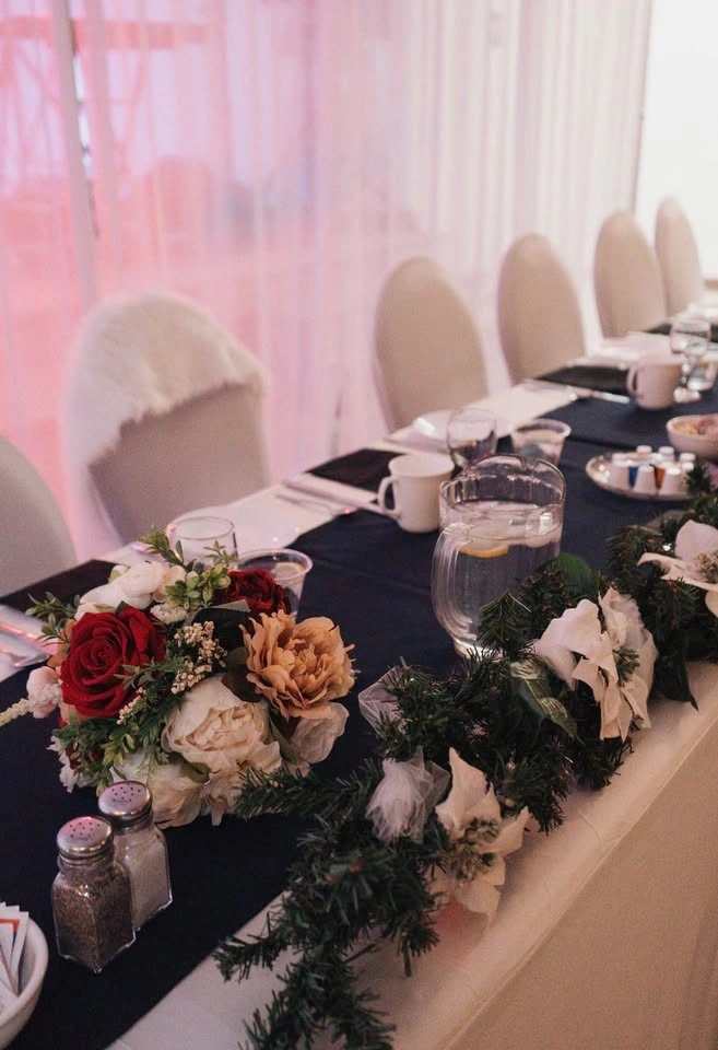 7ft Pre-lit White Poinsettia & Tule Garland - photo 4