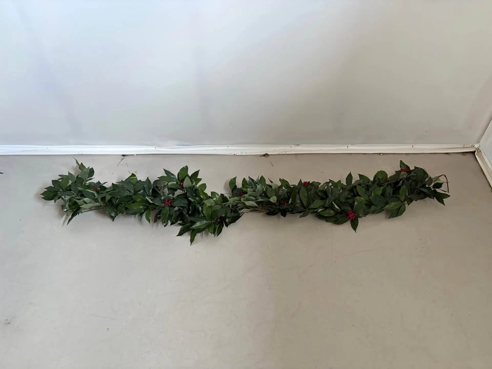 6ft Red Berry Garland
