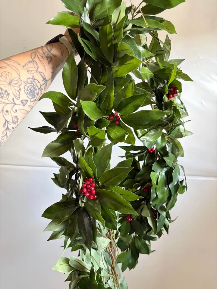 6ft Red Berry Garland - photo 2