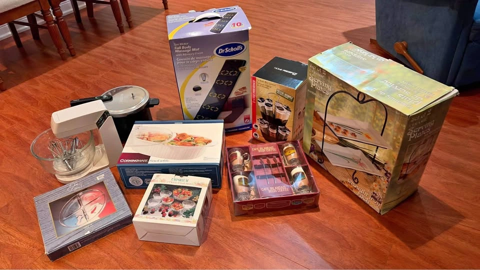 Household Items and Kitchenware Bundle $10 - $20