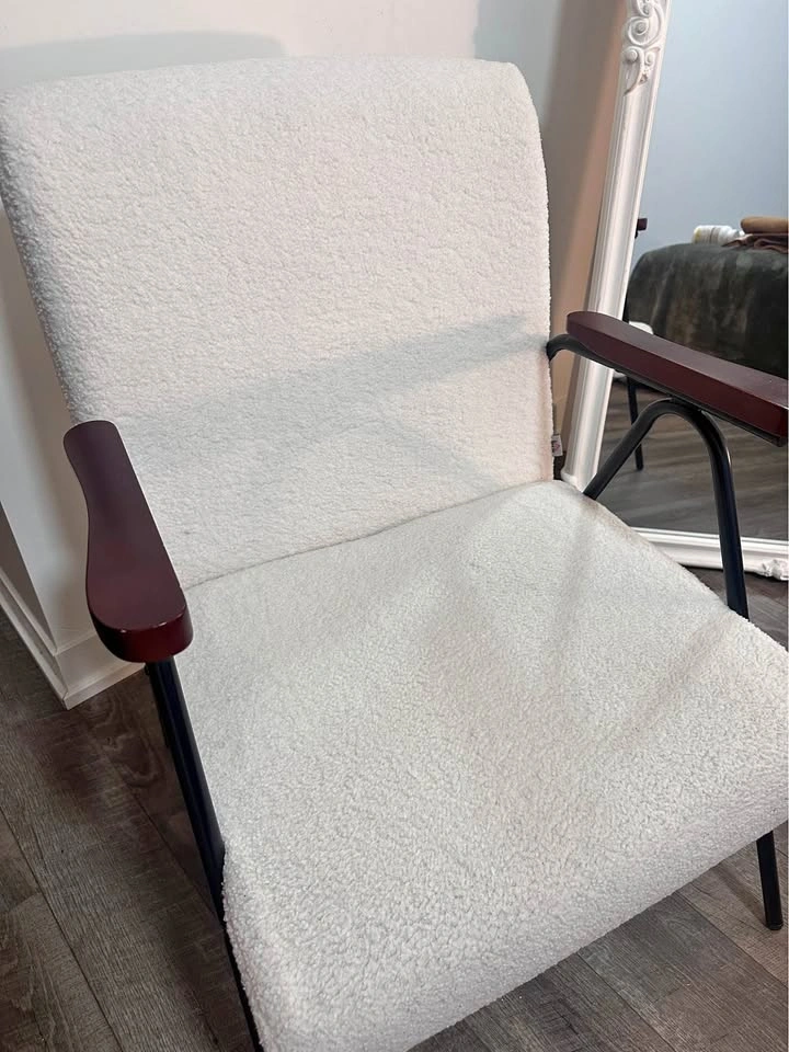 Accent chair