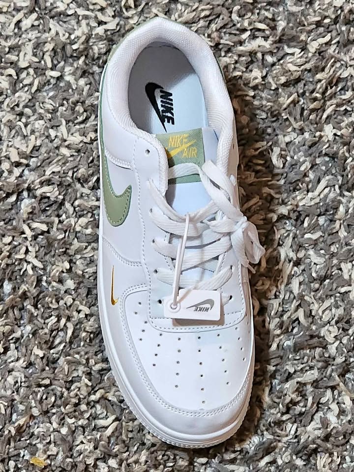 Brand new unisex 🔥 air forces one green swoosh 🔥 with tags *90$*