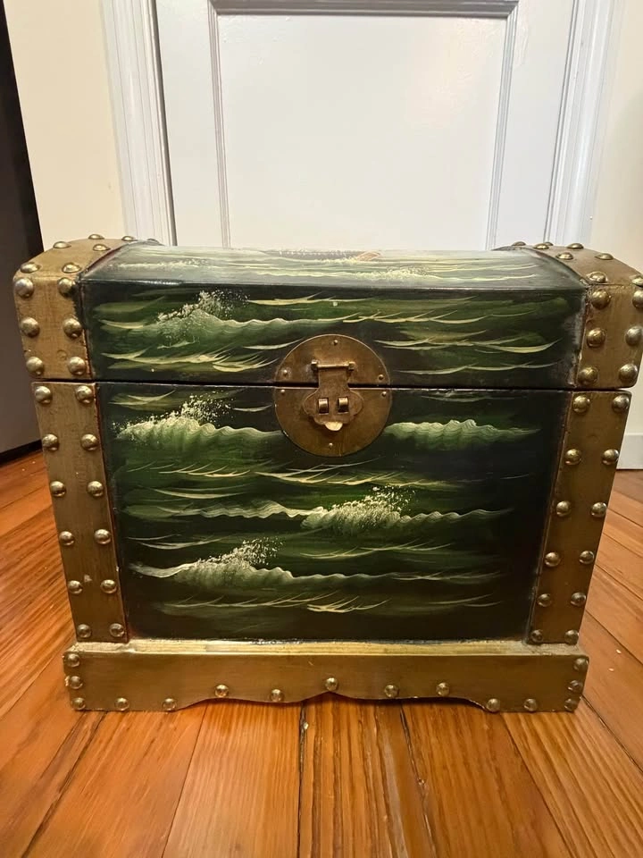 Small Hand Painted Chest - photo 2