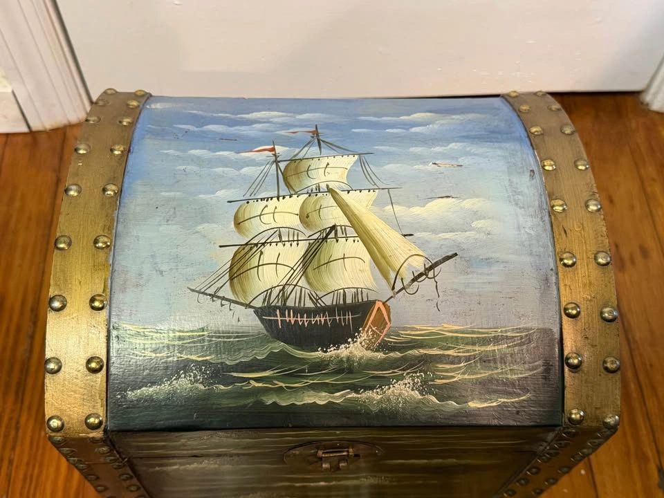 Small Hand Painted Chest - photo 3