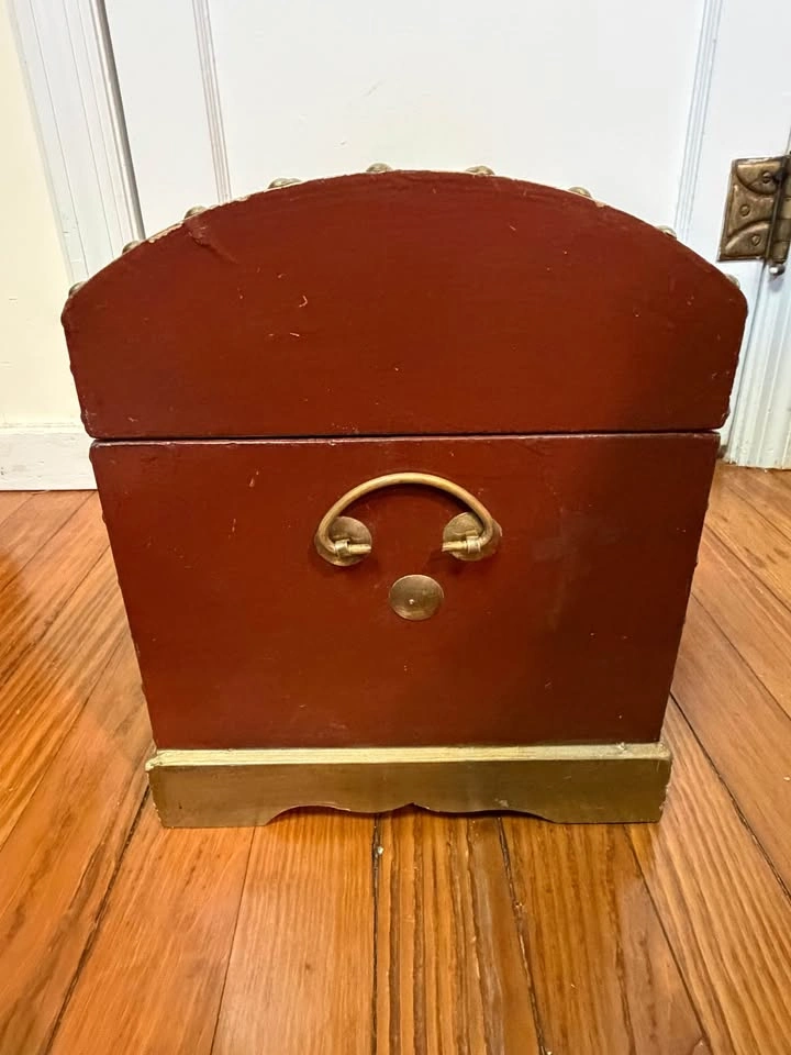 Small Hand Painted Chest - photo 5