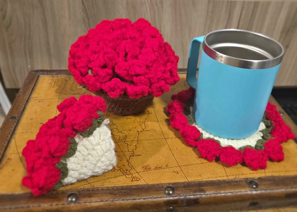 Handmade crochet coaster - set of 4, rose bouquets in pot