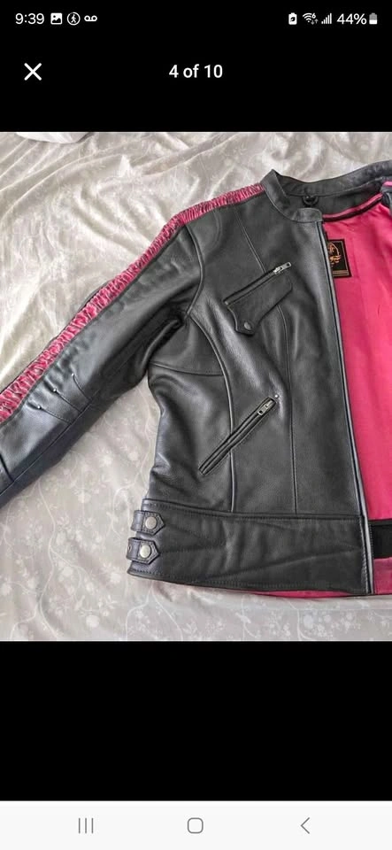 BIKER BABES!! LOOK AT THIS GEM!