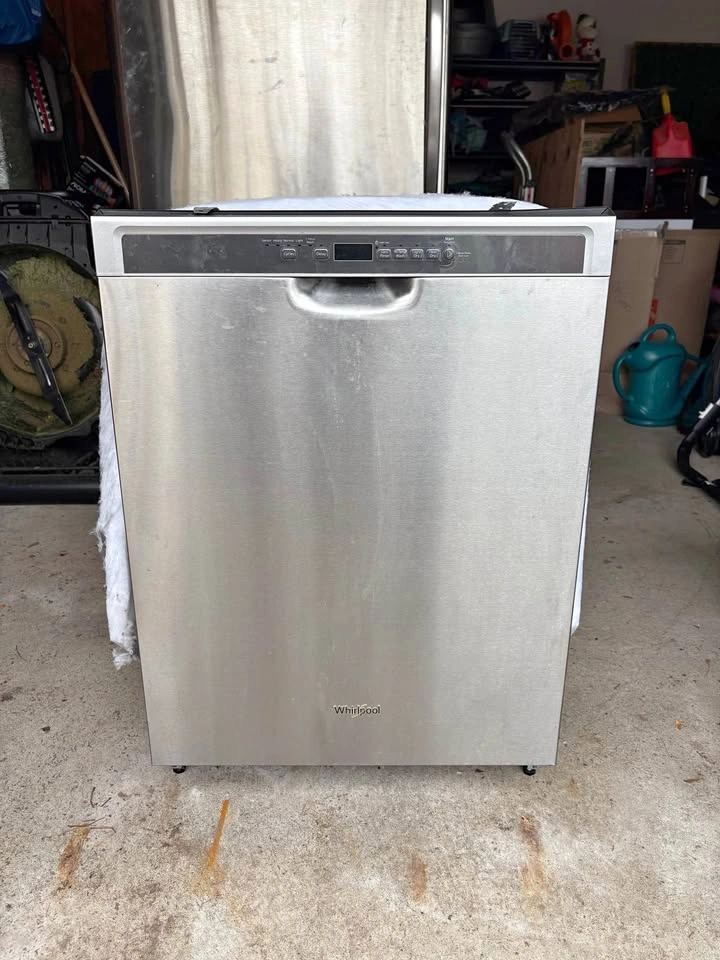 Kitchen Appliances - Microwave, Gas Range/Oven, Dishwasher