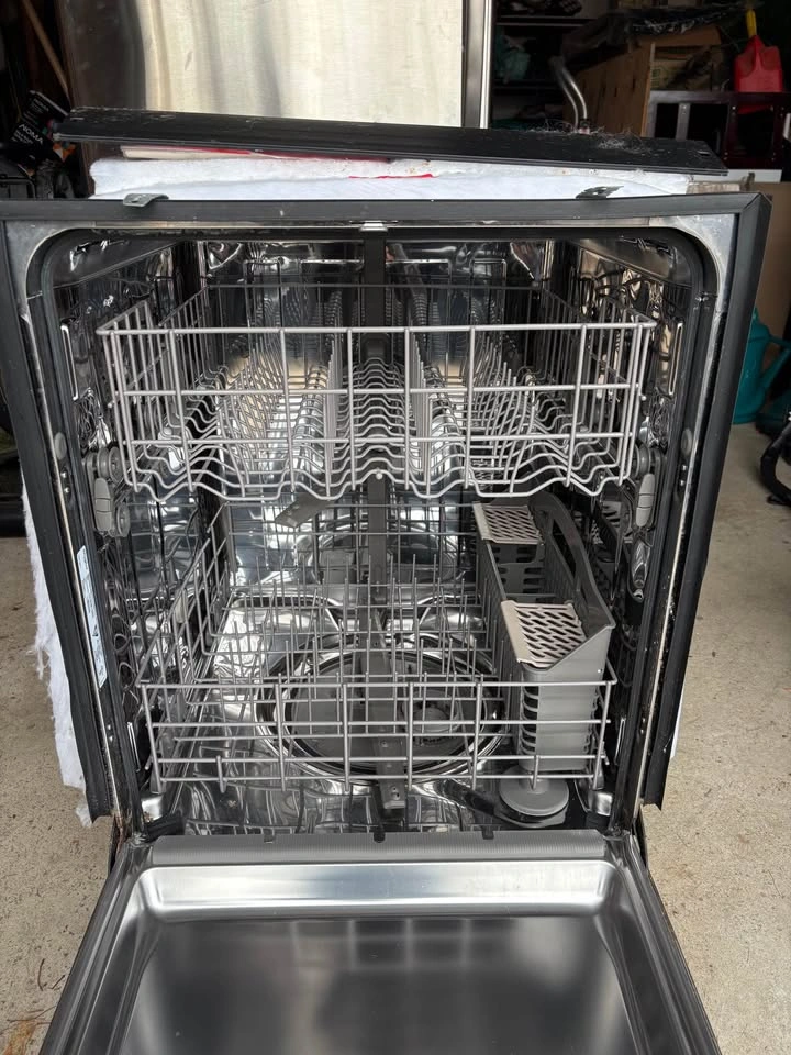 Kitchen Appliances - Microwave, Gas Range/Oven, Dishwasher - photo 2