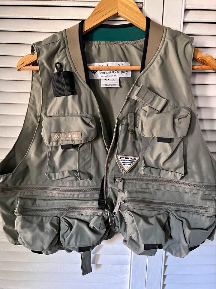 Columbia vest medium fishing utility