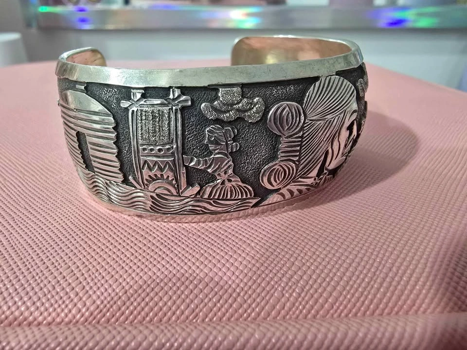 Authentic Navajo Storyteller Sterling Silver Cuff - Hand Carved - photo 2