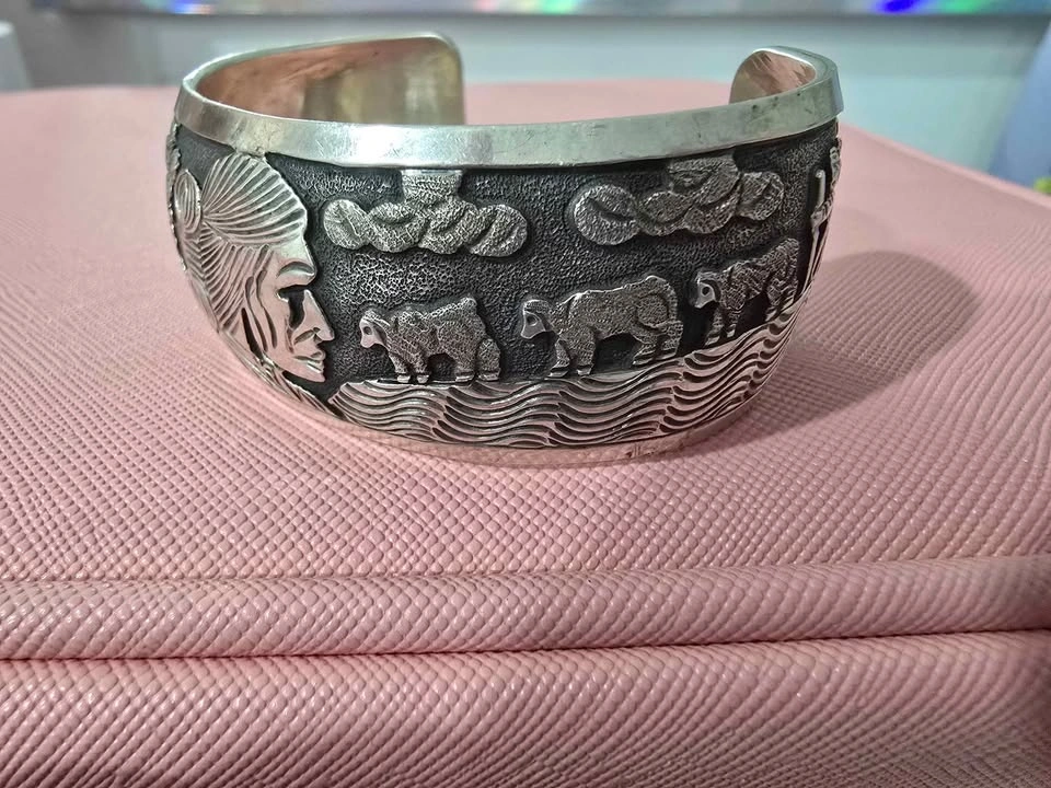 Authentic Navajo Storyteller Sterling Silver Cuff - Hand Carved - photo 3