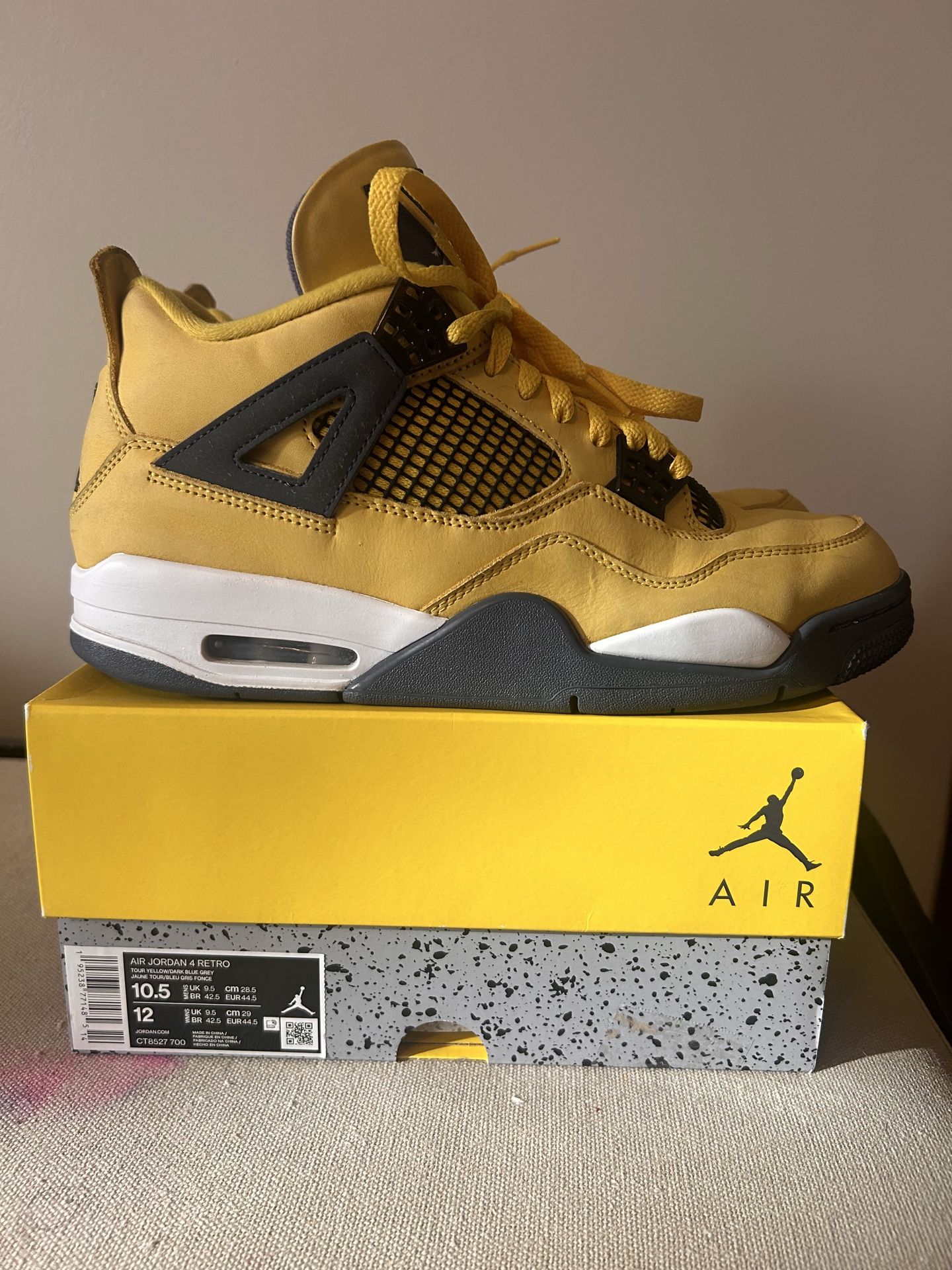 Air Jordan 4 Lightning