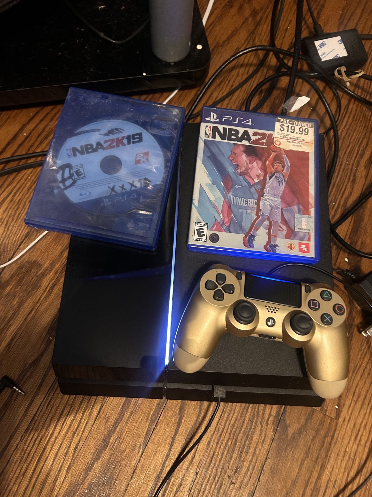PS4 W/ controller and 2 games - photo 2