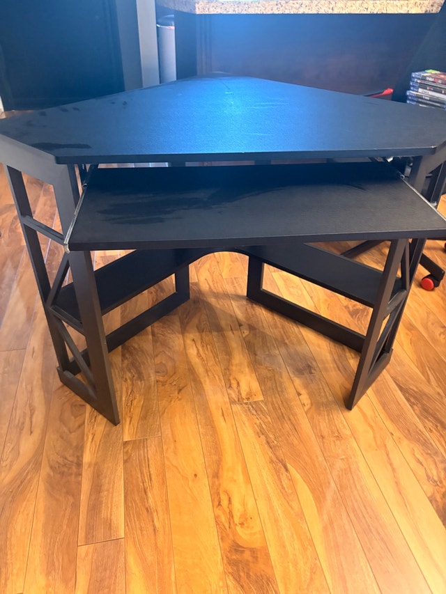 Black corner desk with chair